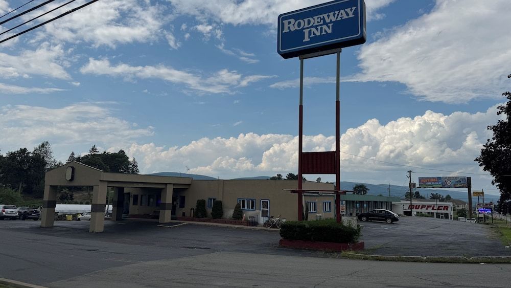 Rodeway Inn Dunmore 1