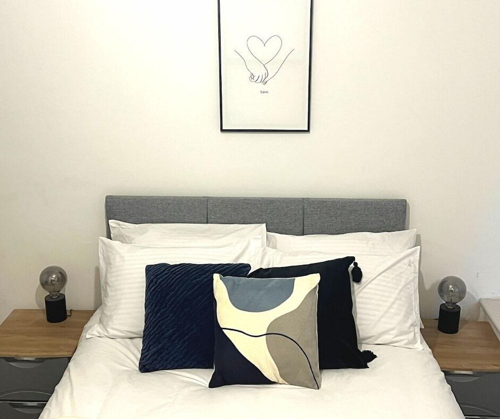 Darlington Suites by SA Stays 1