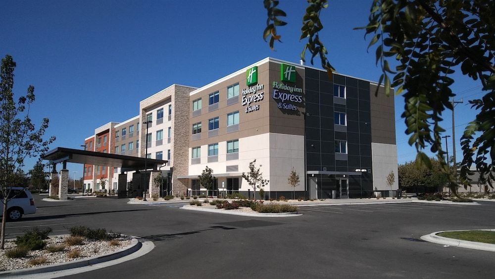 Holiday Inn Express & Suites BOISE AIRPORT by IHG 1