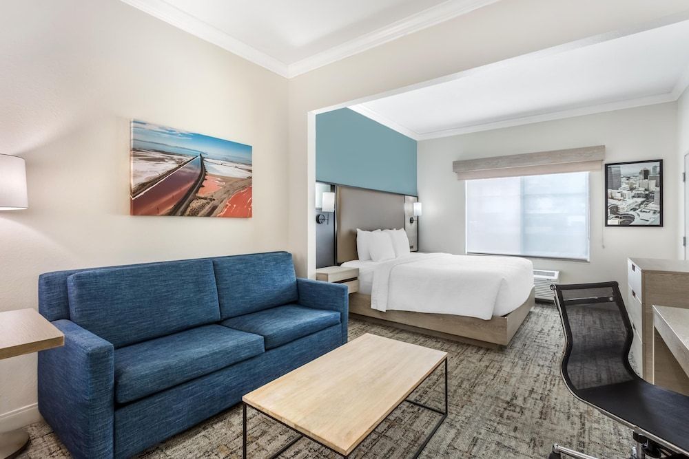 Best Western Plus Airport Inn & Suites 1