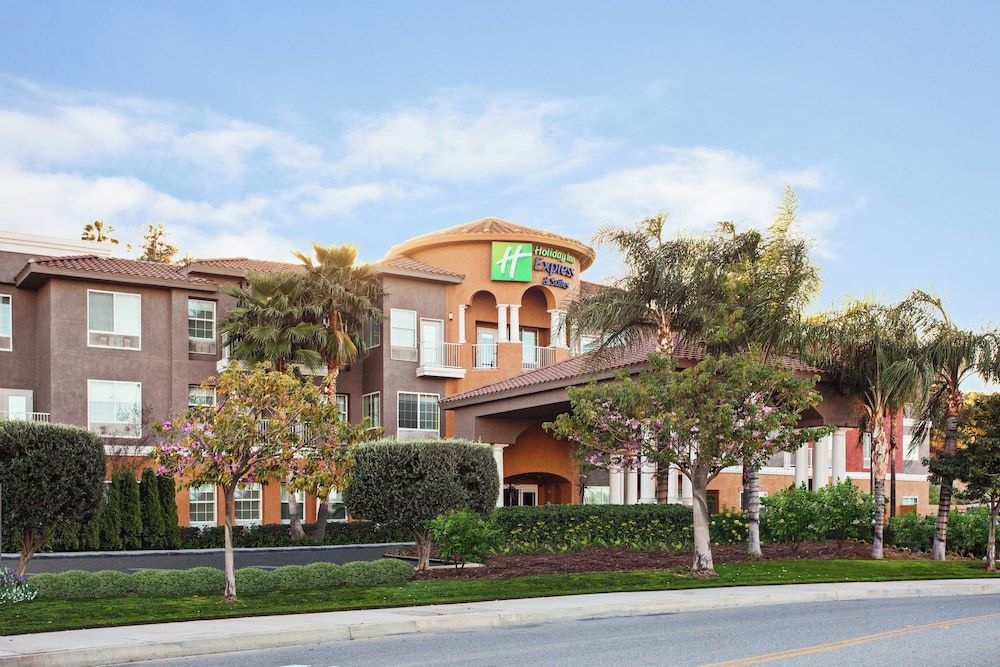 Holiday Inn Express & Suites CORONA by IHG 1