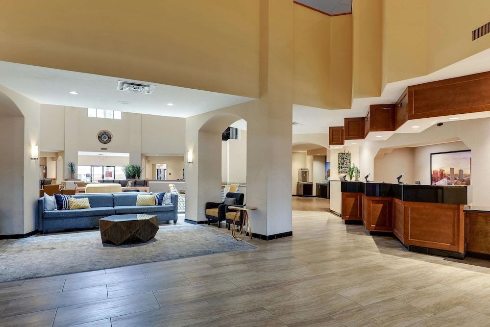 Drury Inn & Suites Phoenix Airport 2