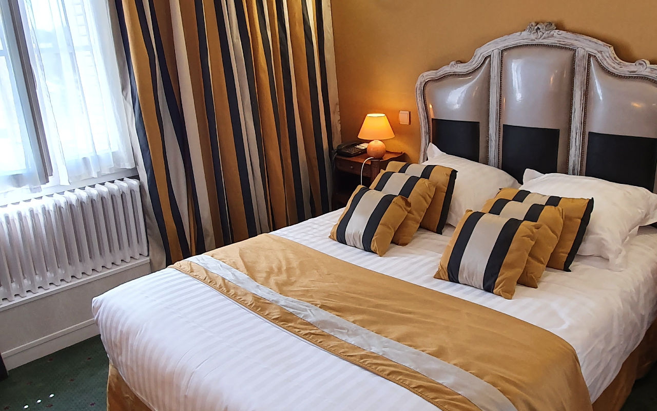 Logis Hostellerie du Grand Sully 1