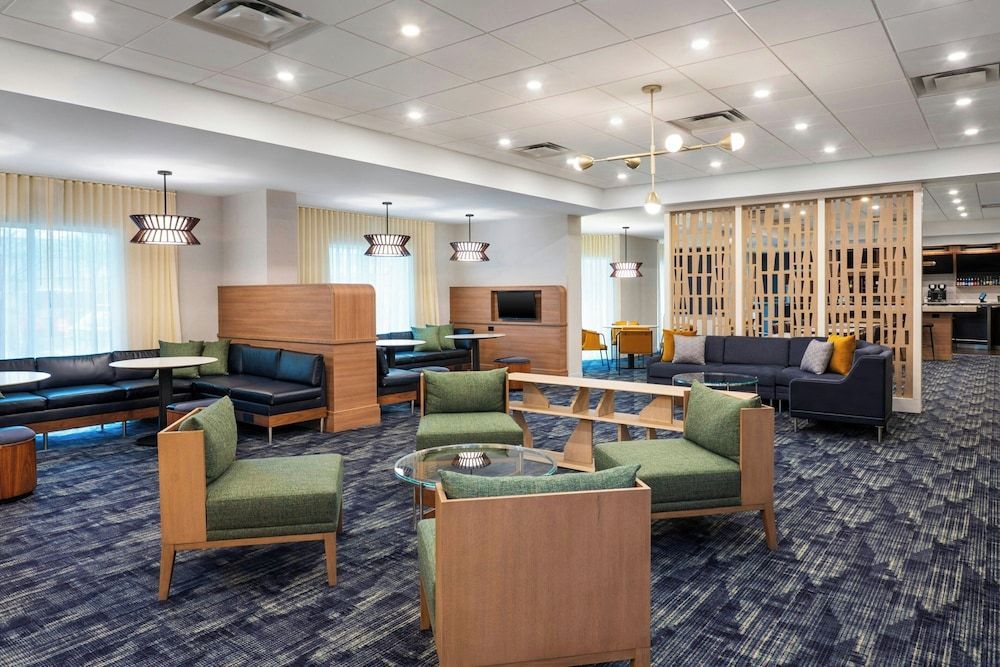 Courtyard by Marriott Toronto Airport 2