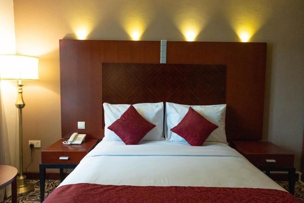 MRA GRAND HOTEL 1