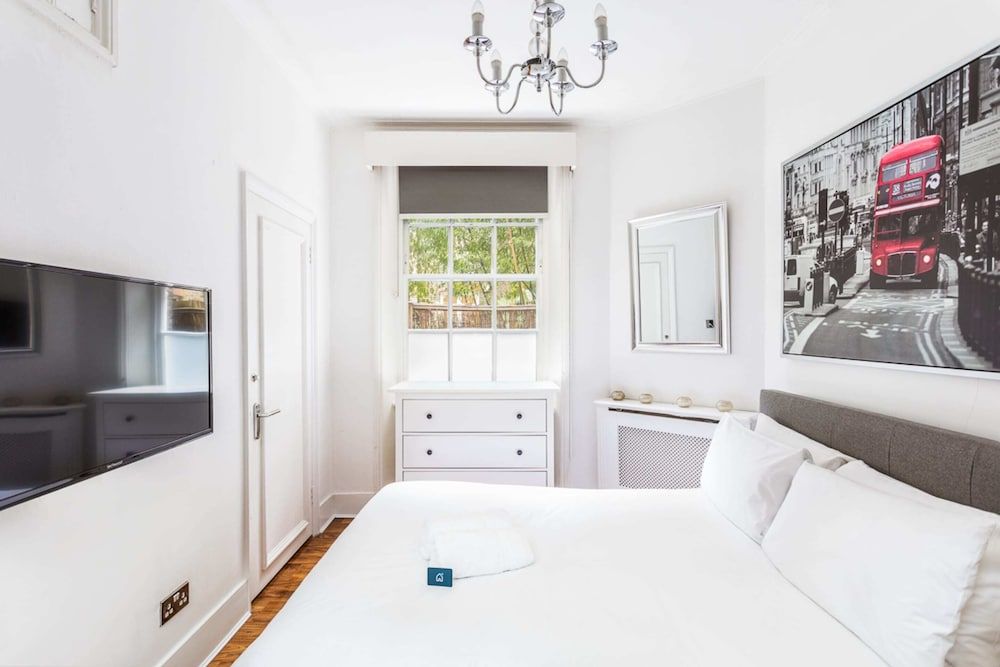 Bright Warwick Chambers Apartment 1