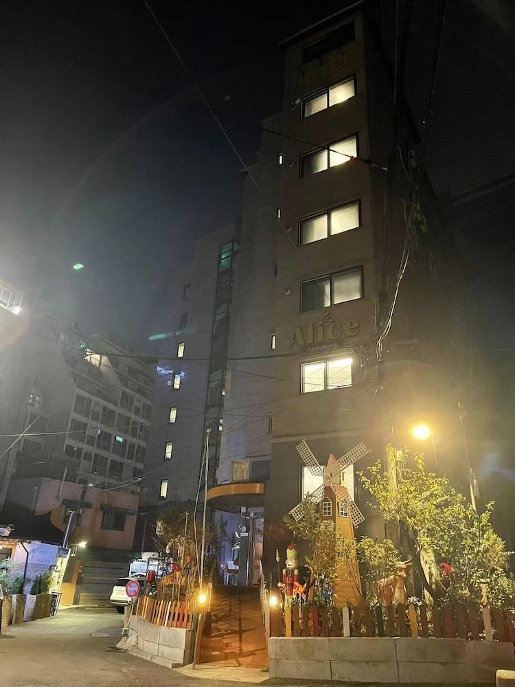 The garden hotel 1