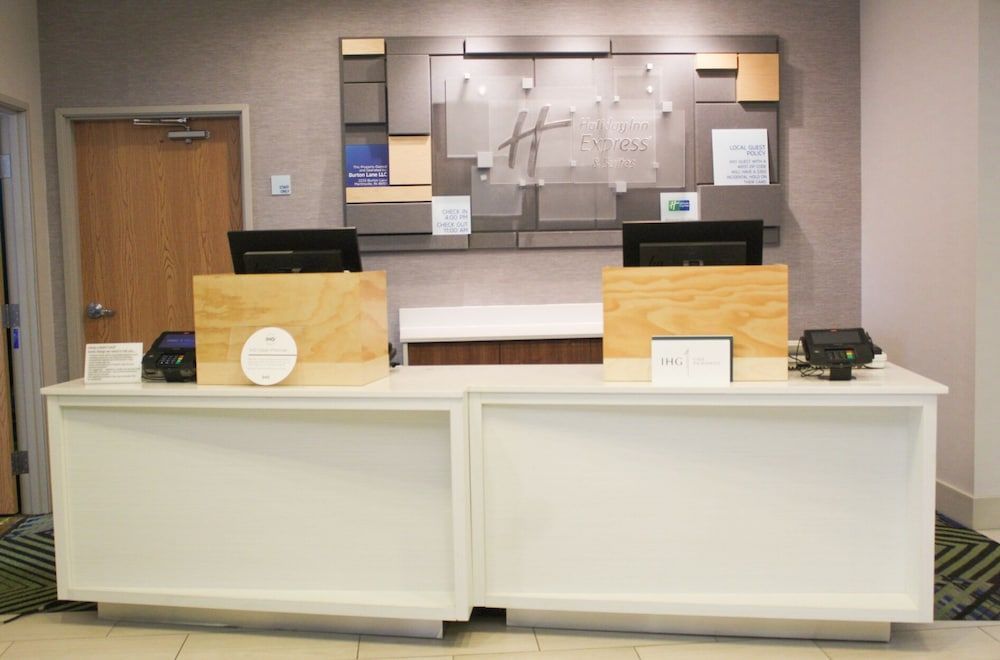 Holiday Inn Express & Suites MARTINSVILLE-BLOOMINGTON AREA by IHG 2