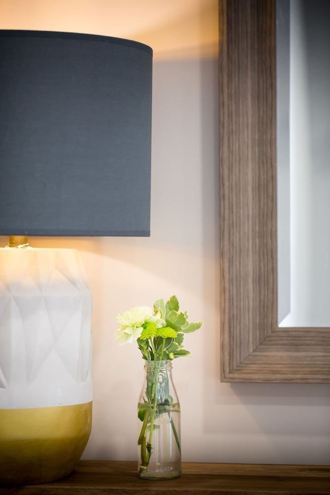 Darlington Arms by the airport - Free parking - Bar & Food 2