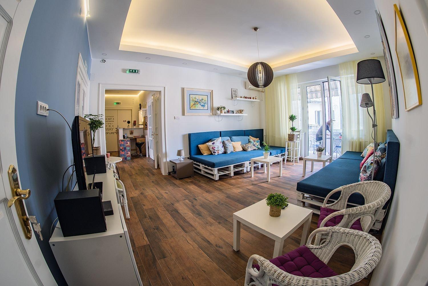 Central 4 Bedroom 154m2 Apartment with terrace 2