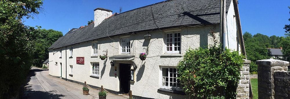Fox And Hounds Llancarfan 1