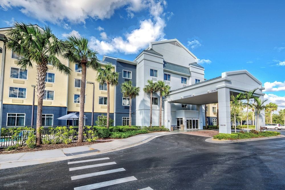 Fairfield Inn and Suites by Marriott Naples 1