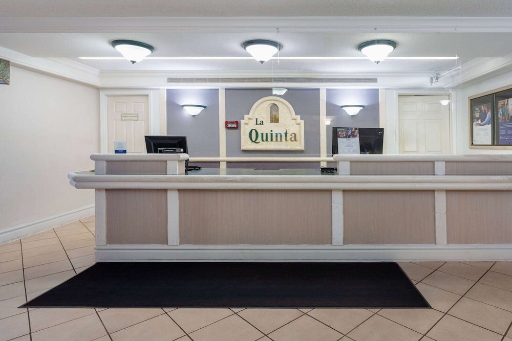 La Quinta Inn by Wyndham Pensacola 2