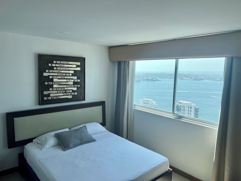 Luxurious 3-Bedroom Penthouse with Ocean Views in Cartagena 2