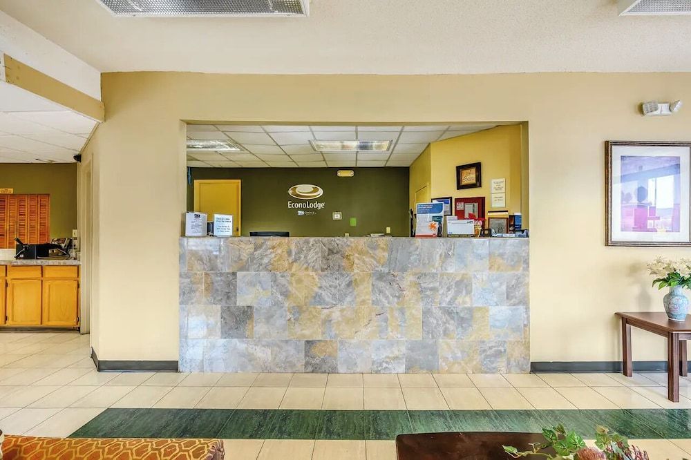 Econo Lodge Athens I-65 2