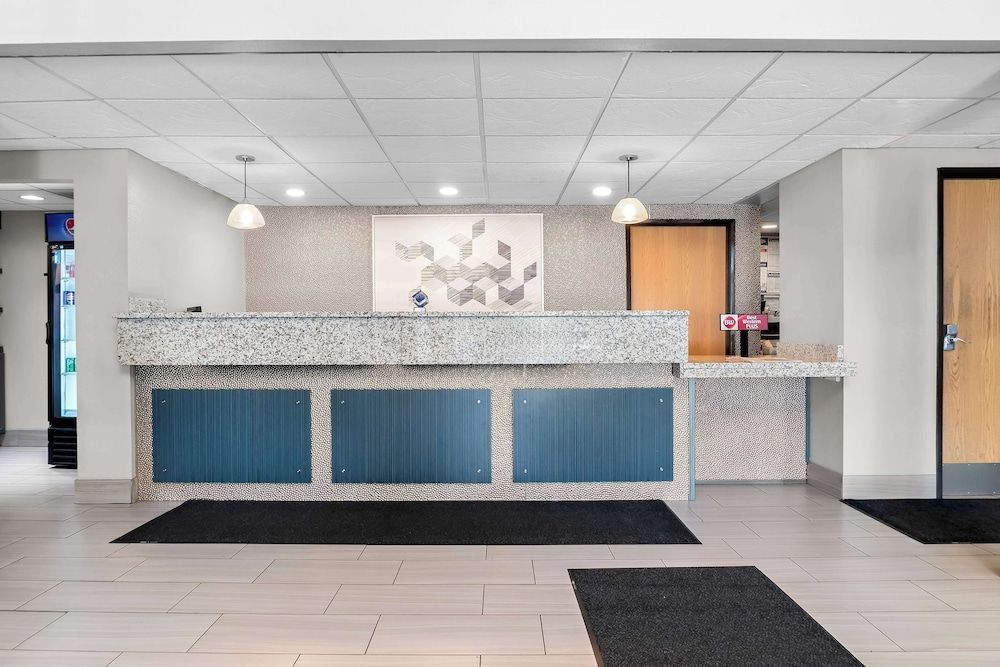 Best Western Plus Flint Airport Inn & Suites 2