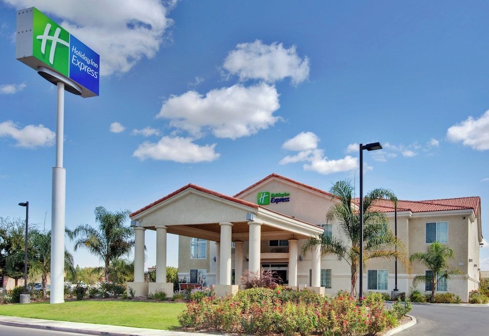 Holiday Inn Express DELANO HWY 99 by IHG 1
