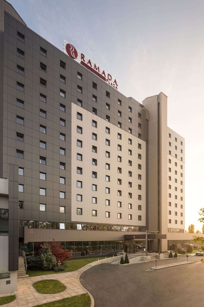 Ramada Plaza by Wyndham Bucharest Convention Center 1