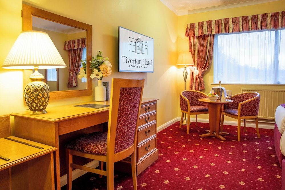 Tiverton Hotel Lounge & Venue 1