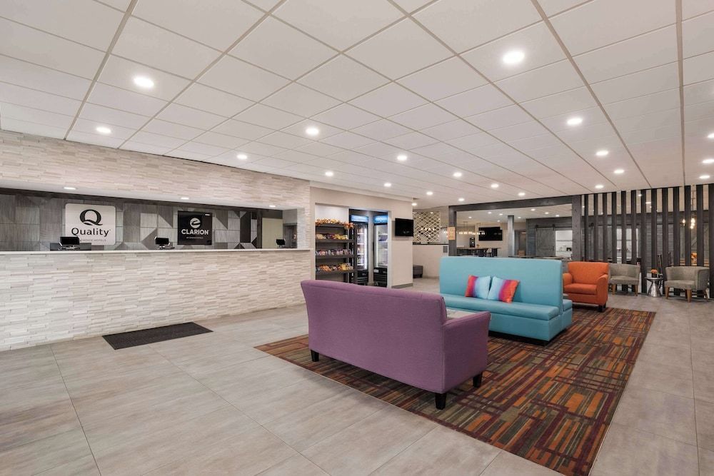 Clarion Hotel & Convention Center Joliet 2