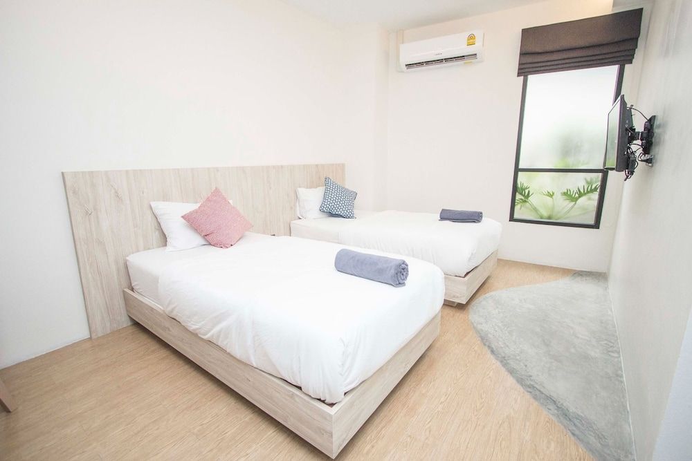 All day hostel at BTS Bang Chak 1