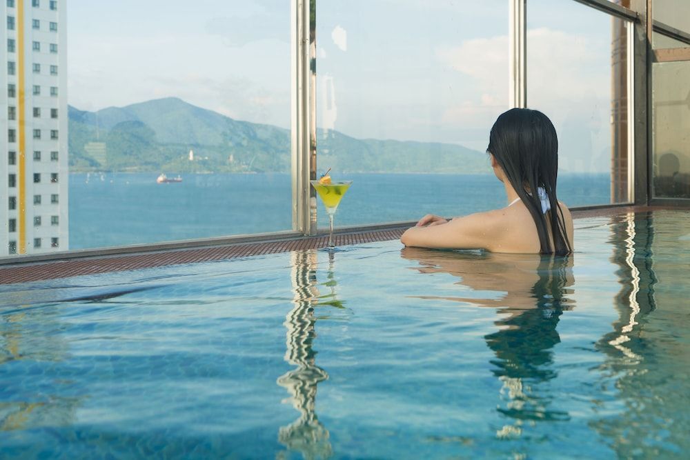 Sofiana My Khe Hotel & Spa - Rooftop Pool Bar - Free 01 Draught Beer and 20-minute Spa per Room 1