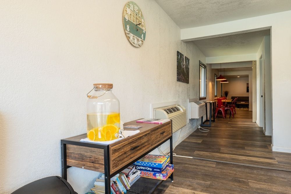 The Junction Hotel and Hostel 2