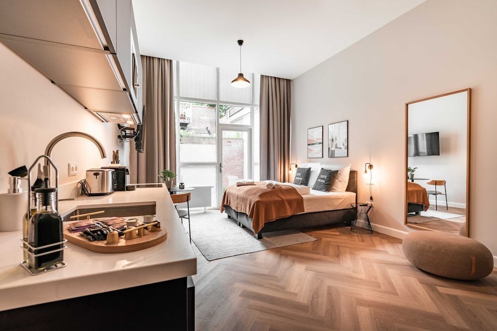 Limehome The Hague Keizerstraat 1