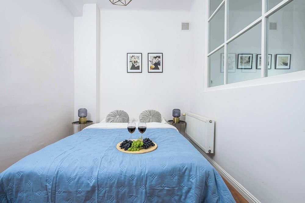 Lumina 3-room apart in the center Warsaw 2