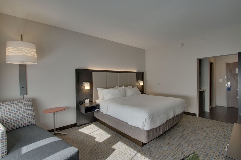 Holiday Inn Express & Suites CHARLESTON NE MT PLEASANT US17 by IHG 2