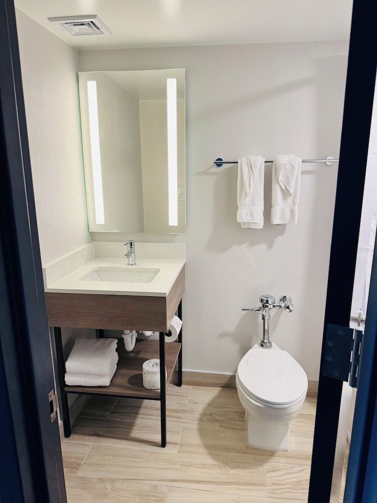 La Quinta by Wyndham New Haven 1