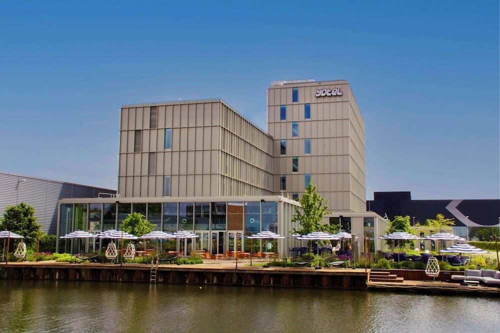 YOTEL Amsterdam 1