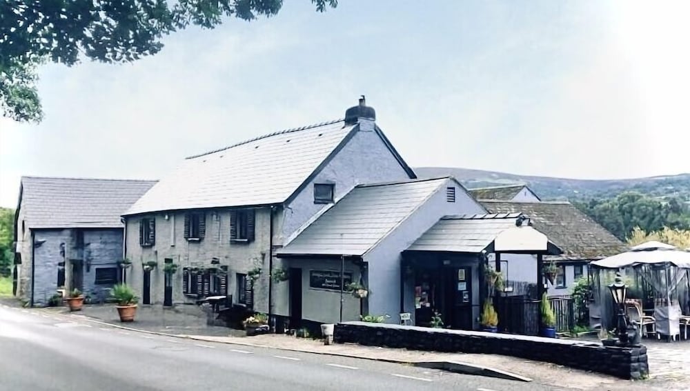 Roadhouse Llanwenarth 1