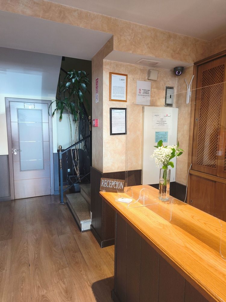 Hostal Avenida Barajas 1