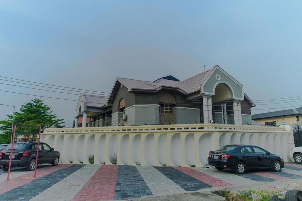 CribVille Hotel & Suites 1
