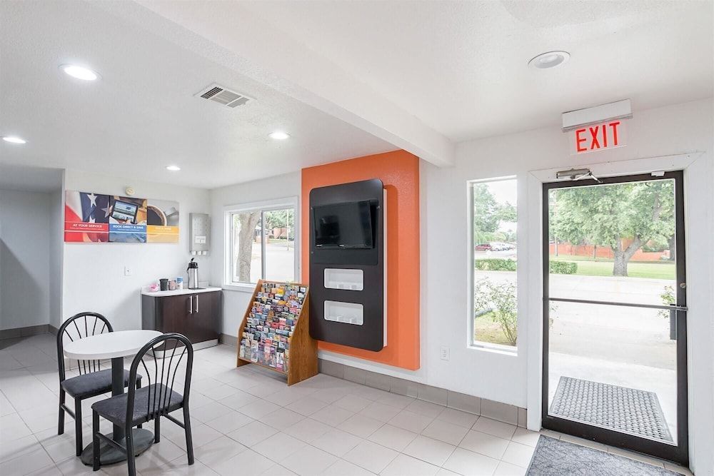 Motel 6 Grand Prairie, TX - Near Six Flags Drive 2