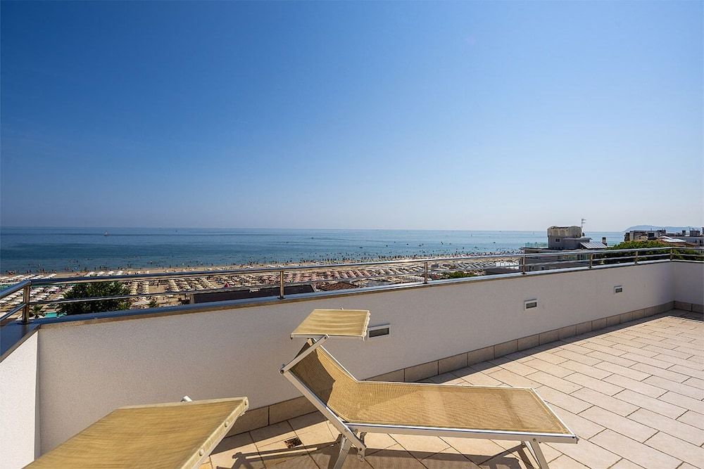Hotel Avana Fronte Mare 1