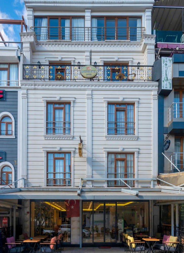 Magnaura House Hotel 1