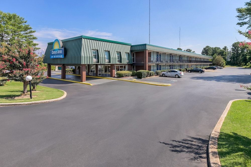 Days Inn by Wyndham Seneca-Clemson 1