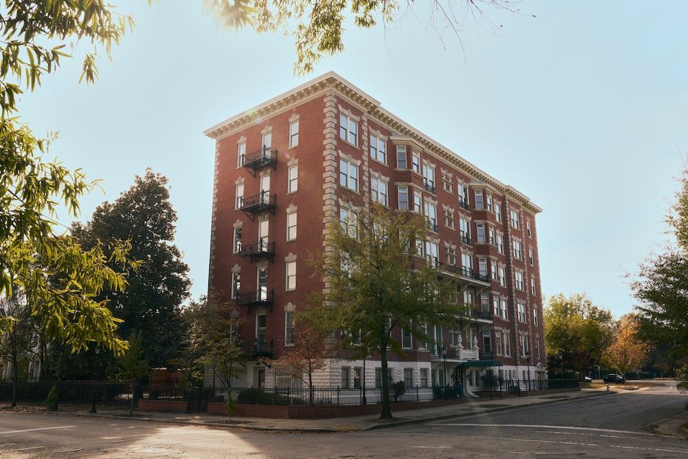 Shenandoah Mansions, an Ash Hotel 1