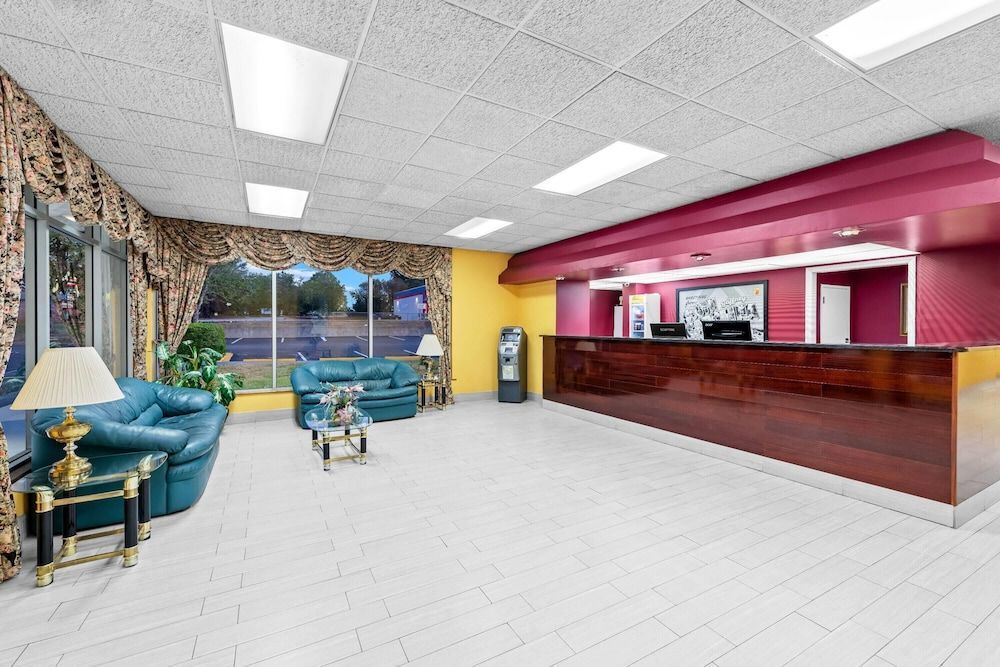 Super 8 by Wyndham Gaffney 2