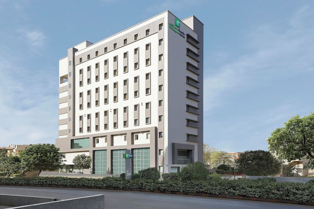 Holiday Inn Express Ahmedabad Prahlad Nagar by IHG 1