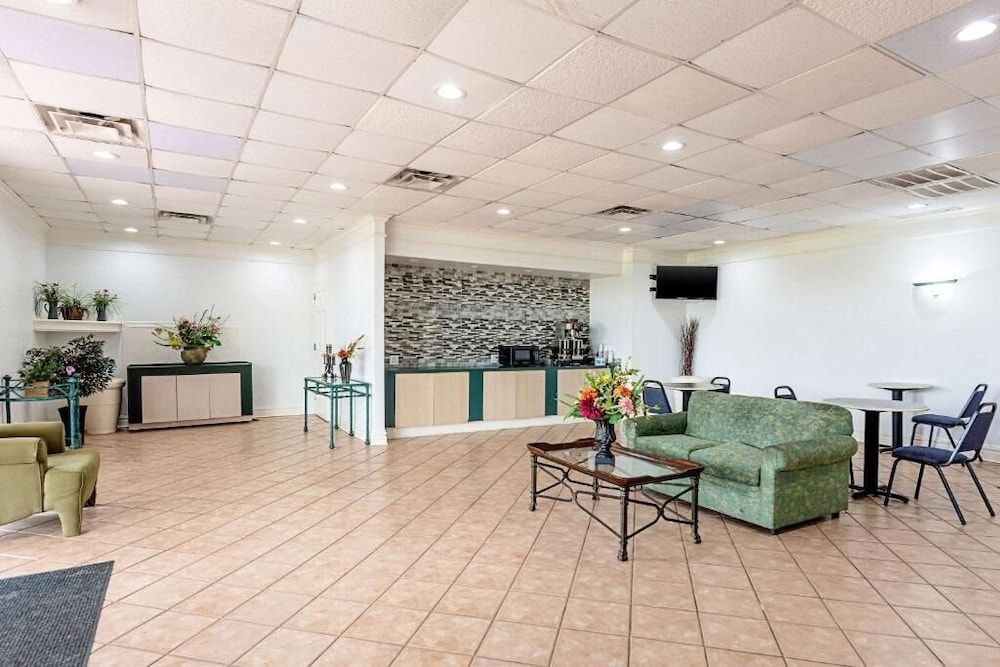 Rodeway Inn Huntsville West 2