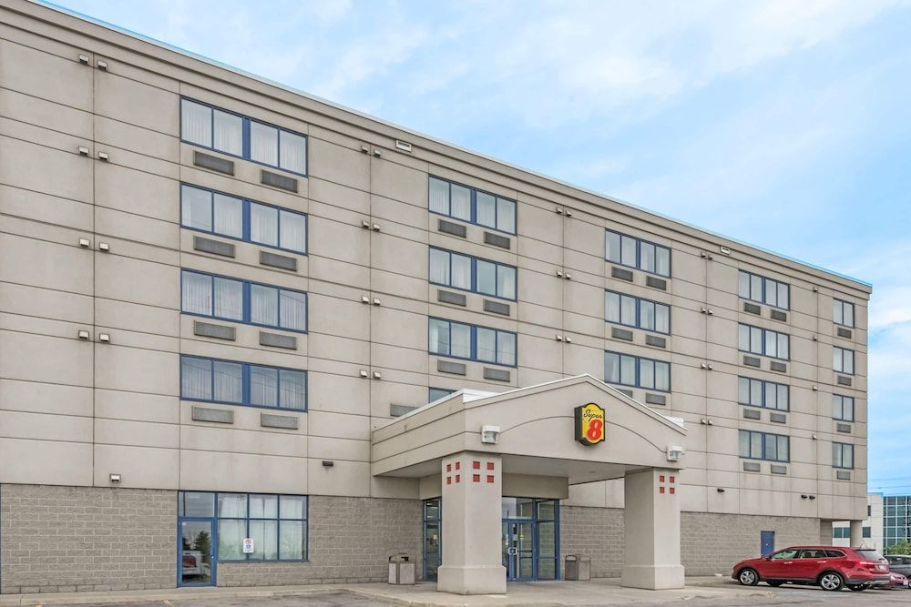 Super 8 by Wyndham Mississauga 1