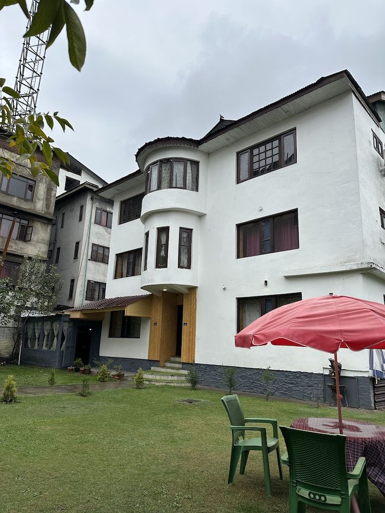 The Iceland Hotel Srinagar 1