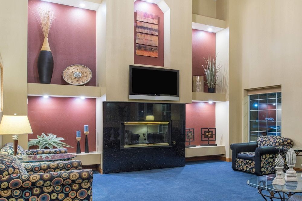 Ramada by Wyndham Springfield North 2