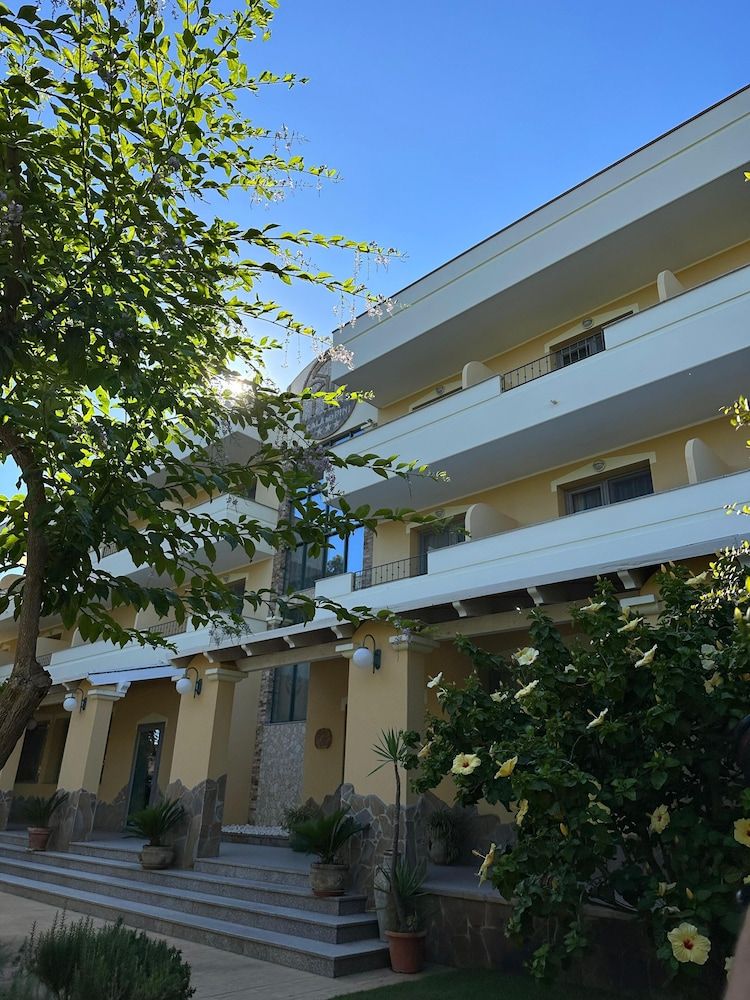 Hotel Cala Dei Pini 1