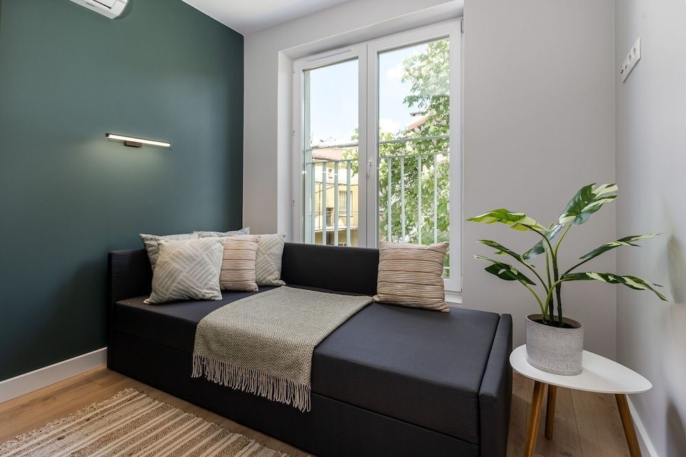 Smart Apartments- Old Town Train Station 2