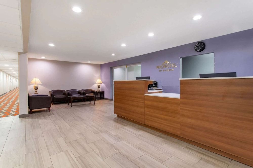 Microtel Inn & Suites by Wyndham Philadelphia Airport 2