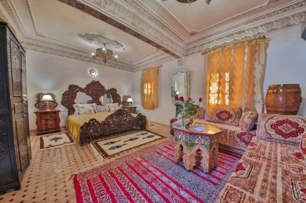 Riad la porte bleue du palais laraichi 1